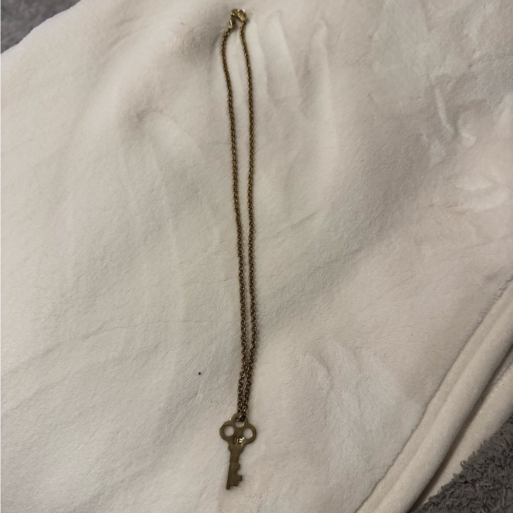 The giving key necklace